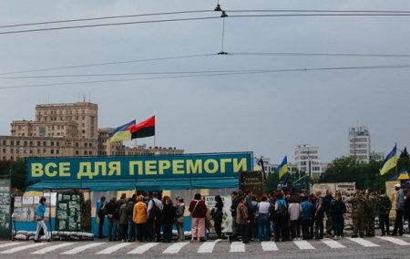 Харьковский суд запретил сносить палатку АТОшников на площади Свободы