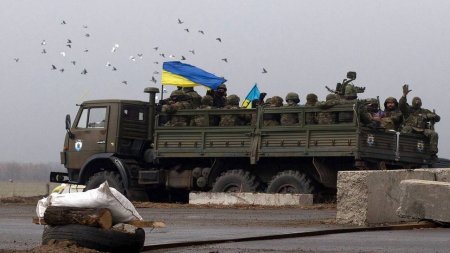 Восемь украинских военных попали в плен на Донбассе