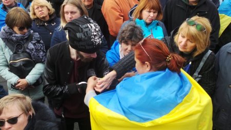 На Майдане собралось вече: Зеленского просто сажают во внутренний котёл