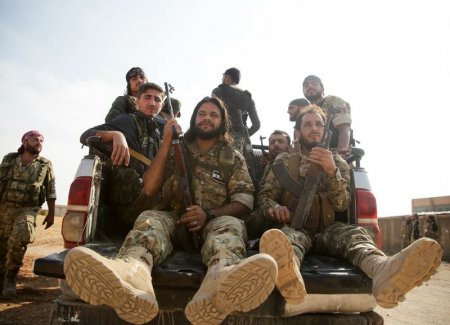 Сотни боевиков бросили свои позиции в Сирии в знак протеста против отправки в Ливию
