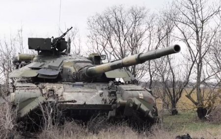 ВФУ провели танковые маневры возле Крыма