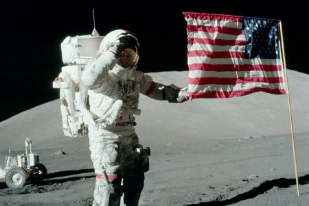 Простое доказательство того, что американцы не были на Луне | Полет США на Луну опять откладывается: нет скафандров