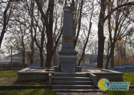 В Киевской области демонтируют памятник юной партизанке