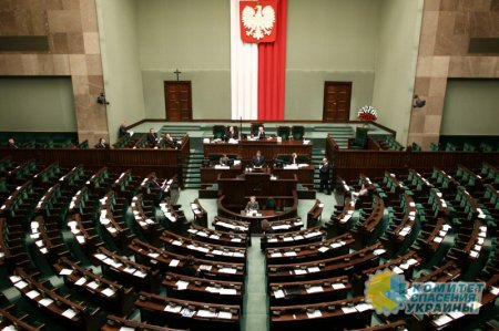 Сенат Польши поддержал резолюцией стоящую «перед смертельной угрозой» Украину