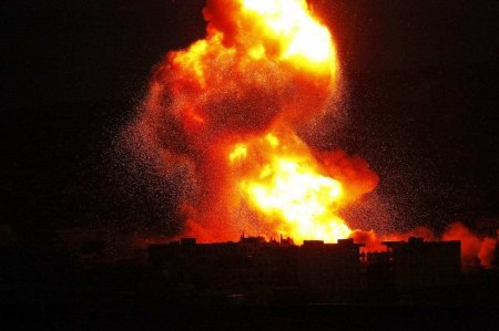 Мощные взрывы и столбы дыма: ракетные удары нанесены по целям в Николаеве (ФОТО, ВИДЕО)