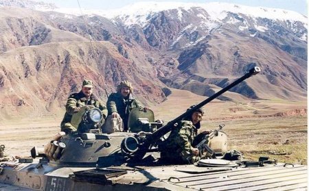 Столкновения на киргизско-таджикской границе продолжаются (ВИДЕО)