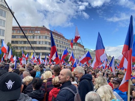 В столице Чехии огромный митинг против антироссийского курса страны (ФОТО, ВИДЕО)