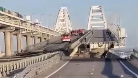 Запущено автомобильное движение по двум полосам Крымского моста (ВИДЕО)
