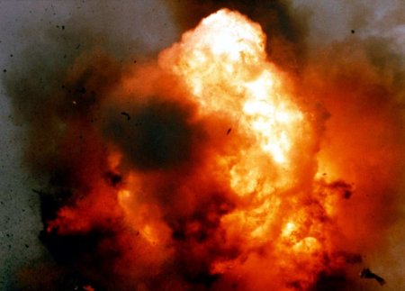 Сильные взрывы и пожар: удары нанесены по целям в Запорожье и под Киевом (ФОТО, ВИДЕО)