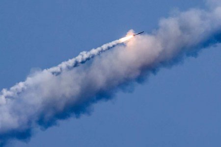 Над Украиной несутся крылатые ракеты, гремят взрывы (ВИДЕО)