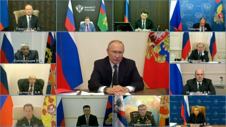 Президент на совещании с членами Совбеза поручил создать штабы территориаль ...