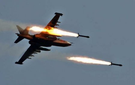 Штурмовики Су-25 уничтожили замаскированные укрепрайоны ВСУ (ВИДЕО)
