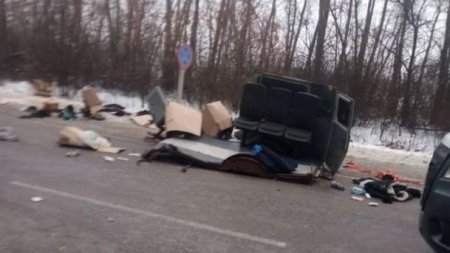 Машина военных с гумпомощью разбилась под Воронежем