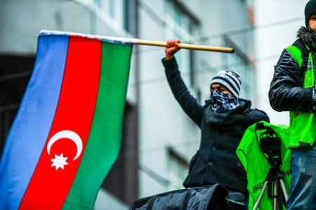 Азербайджанские нацисты против российских миротворцев: что происходит и кто за этим стоит (ВИДЕО)
