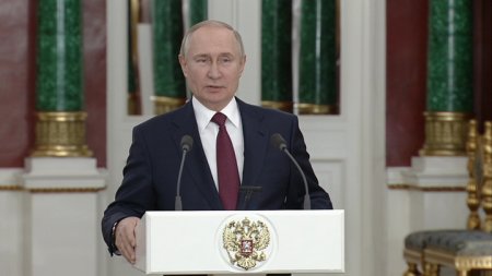 На встрече с журналистами Путин рассказал об итогах года