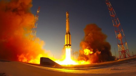 С Байконура стартовала ракета "Протон-М"