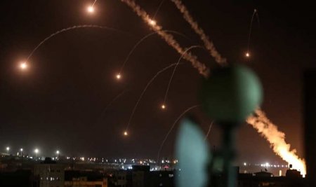 Израиль бомбит сразу две соседних страны: массированный ноной удар по Ливан ...