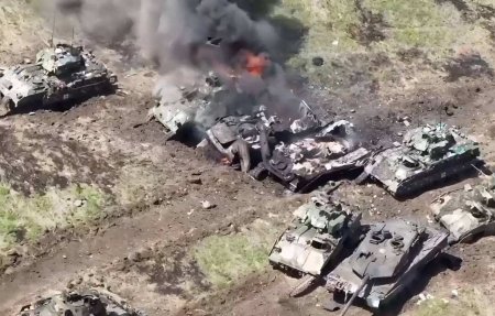 «Ланцеты» громят бронетехнику и артиллерию ВСУ у Артёмовска и Угледара (ВИДЕО)