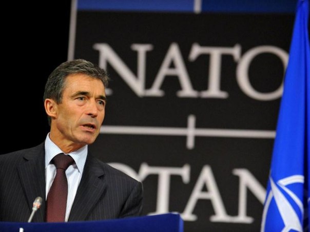 Расмуссен: "НАТО не будет вмешиваться. Санкции эффективней, чем война, ослабят иранский режим"