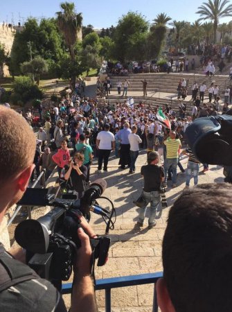 В Иерусалиме на съёмочную группу RT напали представители израильской полици ...