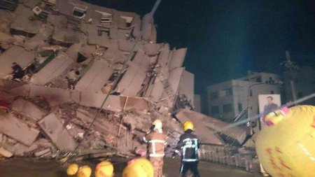 Землетрясение магнитудой 6,4 произошло на Тайване, под завалами оказались более 120 человек