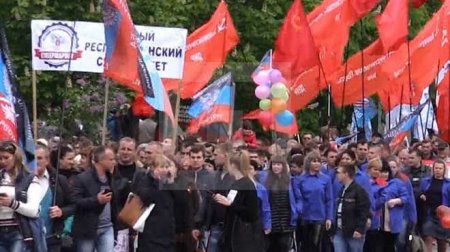 В Донецке прошло самое массовое за последние годы первомайское шествие