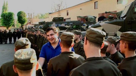 Саакашвили покормил с руки Нацгвардию и «Азов»