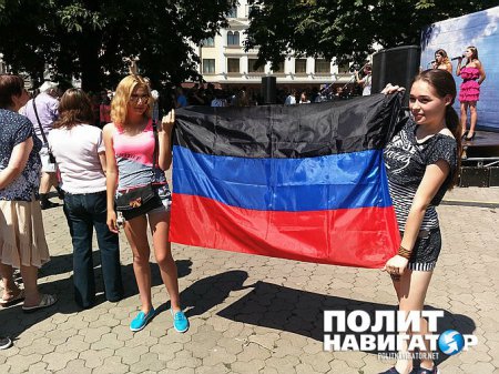 Митинг в Донецке: Собравшиеся требуют от мирового сообщества остановить Порошенко