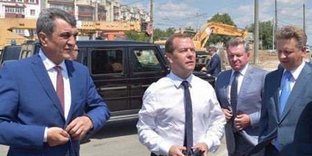 МИД Украины осудил "ничтожный" визит Медведева в Крым