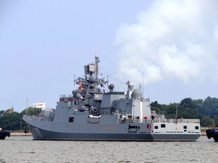 «Фрегат "Адмирал Макаров" в море» Фотофакты