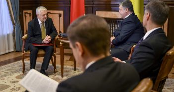 Порошенко обвинил Россию в невыполнении берлинских договоренностей