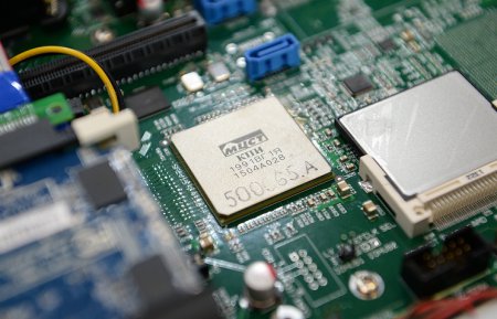 «"Дочка" Ростеха поставила первые серверы с микропроцессором "Эльбрус" для госструктур» Информационные технологии