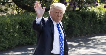 Politico: Белый Дом сотрясли новые обвинения против Трампа (перевод)
