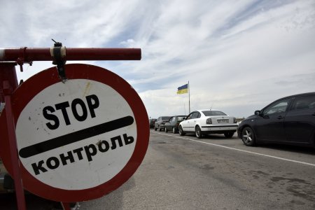 Деньги сквозь стену: почему проваливается попытка Украины отгородиться от России