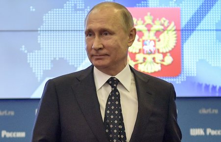 В Москве открылись пункты сбора подписей в поддержку Путина