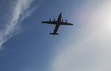 При посадке на базе Хмеймим в Сирии разбился российский транспортный самолет