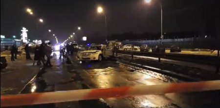 У метро «Лесная» в Киеве подорвали гранатами машину, есть пострадавшие