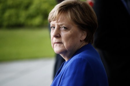 Меркель: Германия не будет участвовать в военной операции в Сирии