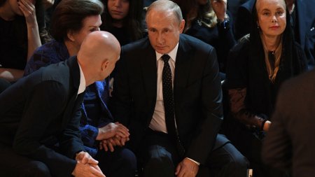 Владимир Путин и Дмитрий Медведев приехали проститься с Иосифом Кобзоном