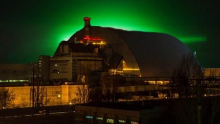 Открылся портал в ад! Зелёное свечение над Чернобылем напугало туристов-нел ...