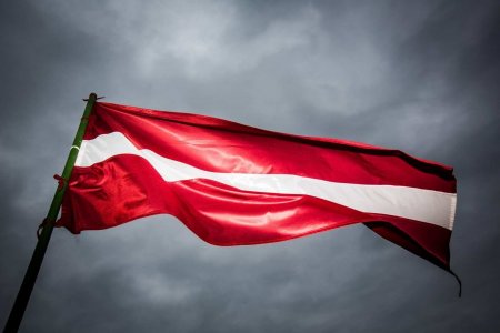 Латвия нуждается в денацификации и демилитаризации