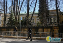 В Киеве отбирают землю у российского посольства