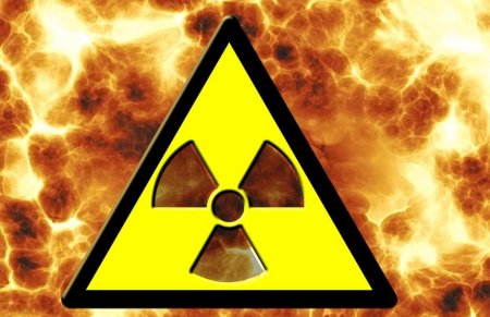 «Взорвались урановые ракеты?!» — украинцам советуют вывозить детей из района взрывов в Хмельницком (ВИДЕО)
