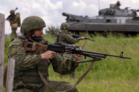 Путин: Наши бойцы переходят в наступление на некоторых участках, это неожид ...